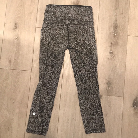 Lululemon leggings size 2 - Picture 2 of 4